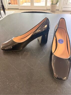 Jones New York Audley Black Patent Block Heel Pumps
